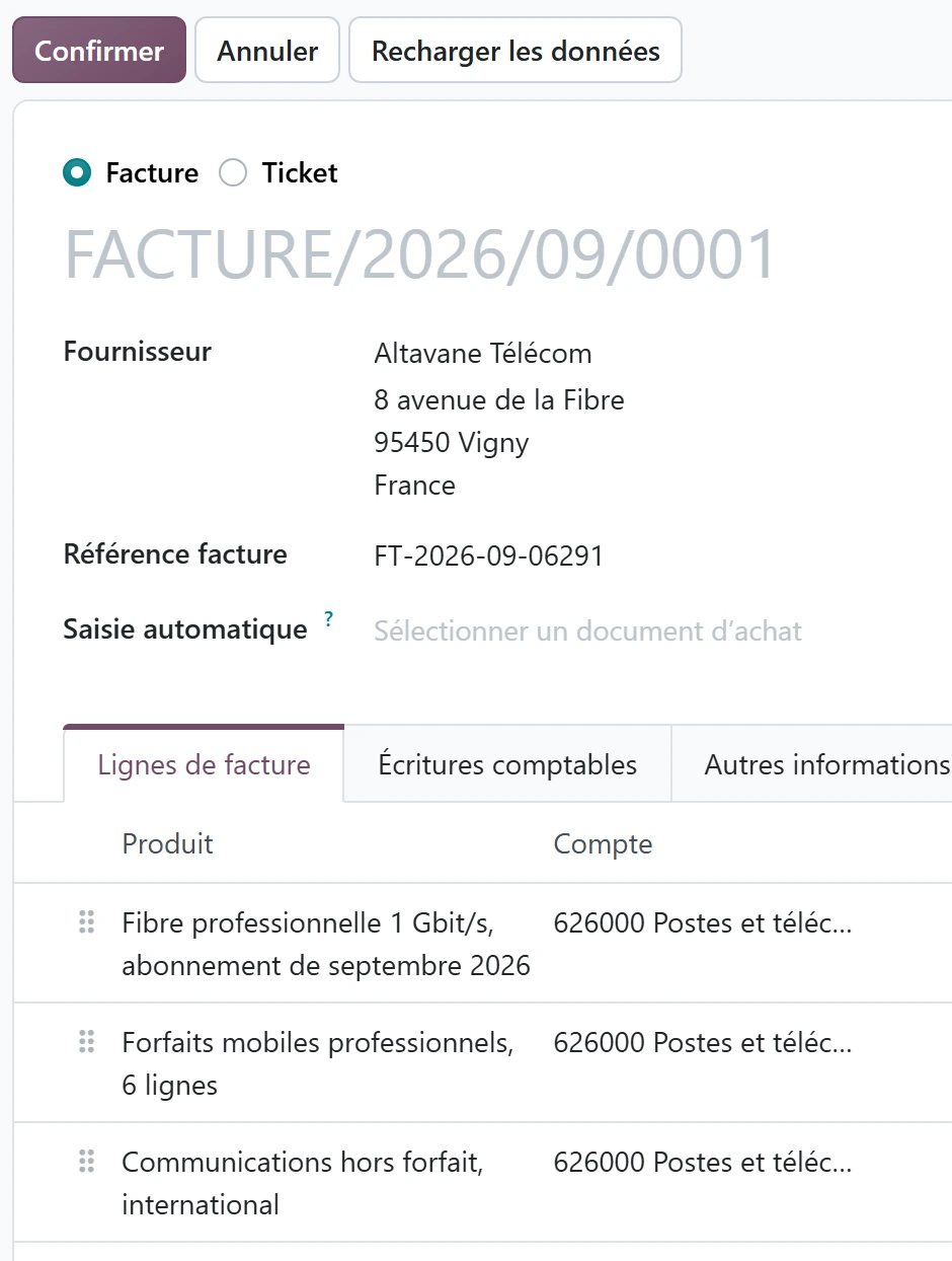 Facture fournisseur en brouillon dans Odoo, remplie à partir de la facture électronique du fournisseur&nbsp;: le fournisseur, la référence et les lignes, avec le bouton Confirmer.